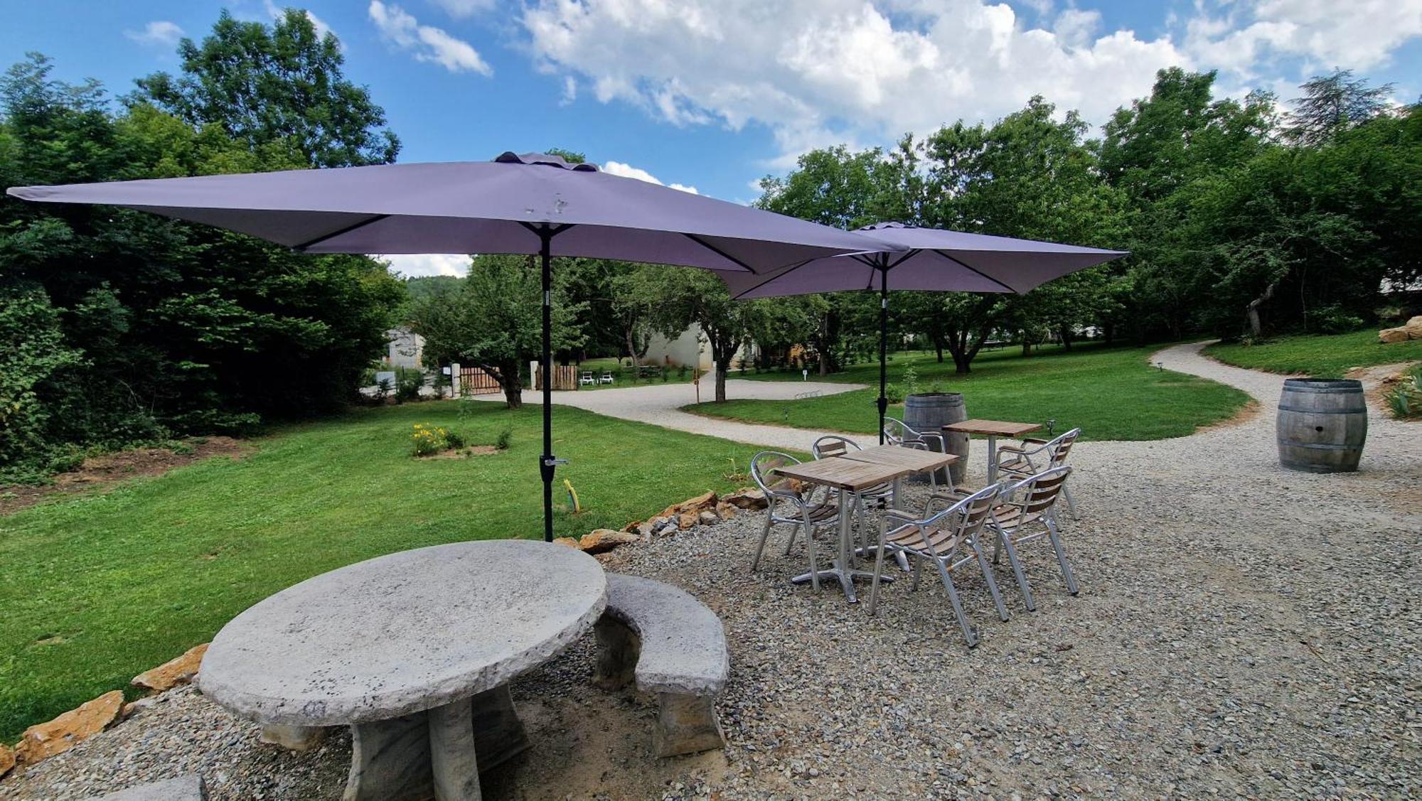 Lodge Tente Les Pommiers Glamping O Rendez-Vous En Demi-Pension Roquefeuil Exterior photo